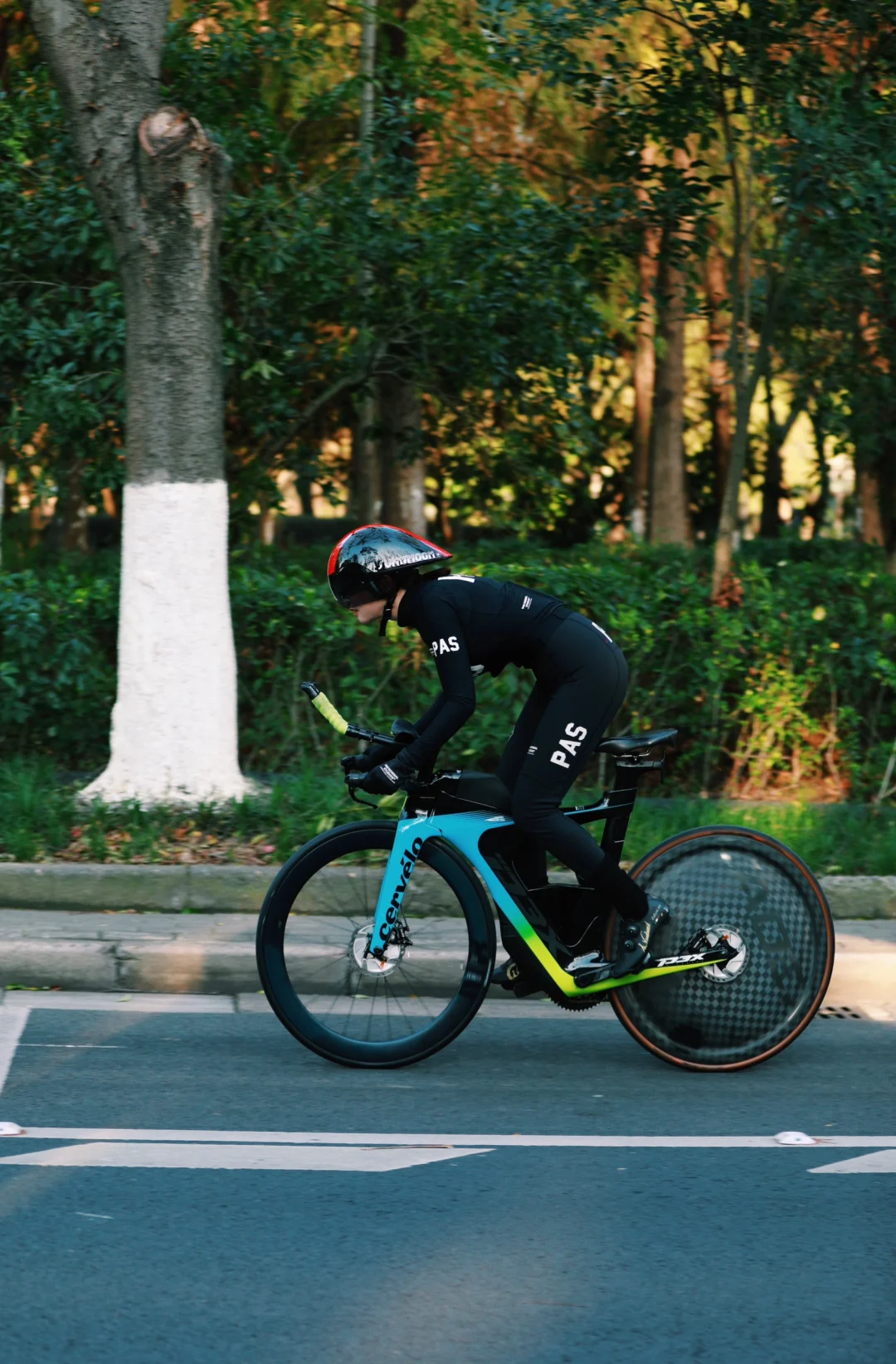 美太简单了，还是表演个帅吧