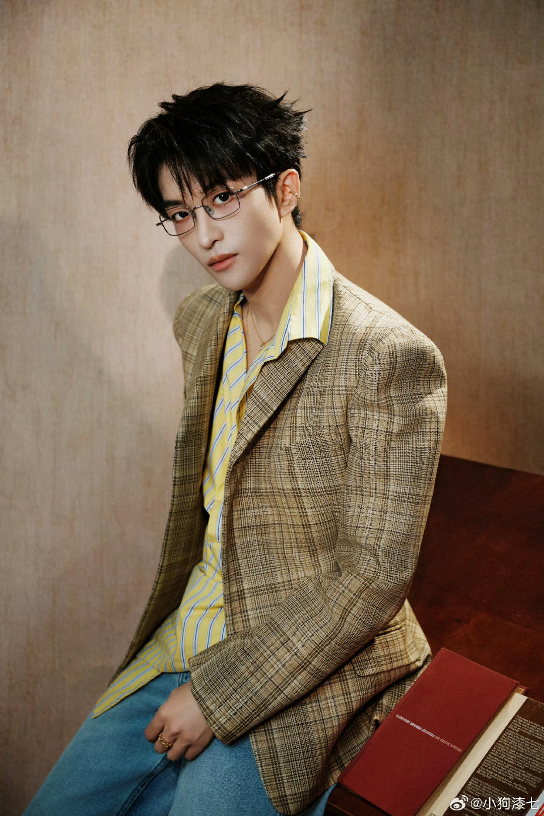 黄子弘凡导演们看过来啊 黄子弘凡演短剧连口音都复刻到位，牙线还是自己找的道具。音