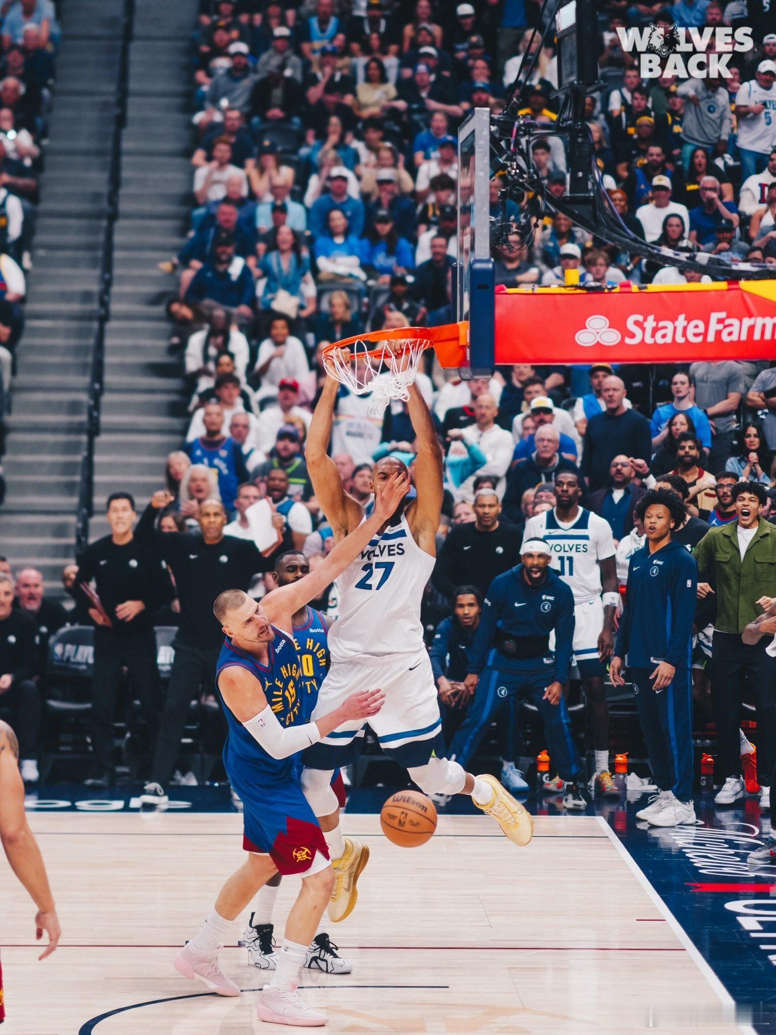 芬奇：“戈贝尔没进年度最佳防守球员的最终候选名单，这简直就是个笑话……我觉得这非