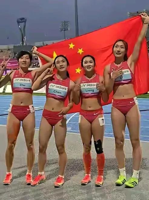 全新组合，堪称完美！
由于葛曼棋没有参加这次韩国举办的亚锦赛，女子4乘100米接