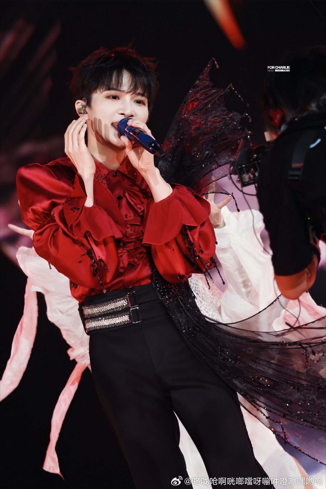 周深 3️⃣腾讯音乐由你榜💙周深献唱人民日报新媒体新年主题曲但由我乘九天长风，