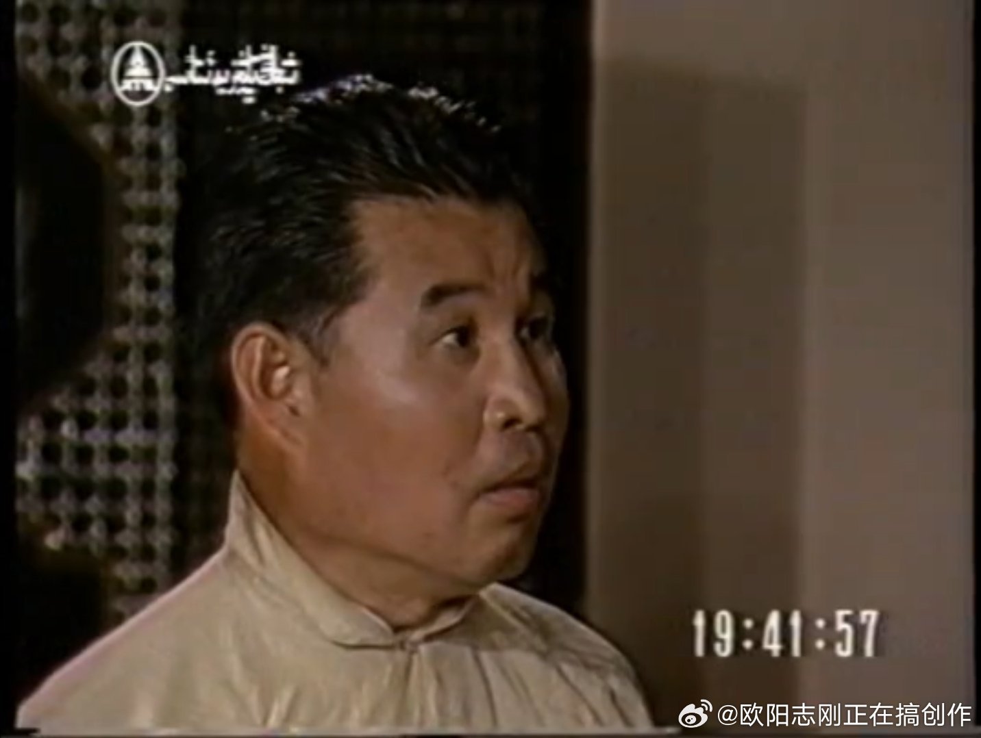 八十年代天津台拍的电视剧《血溅津门》，这个是袁文会，乍一看还以为郭德纲演的。演员