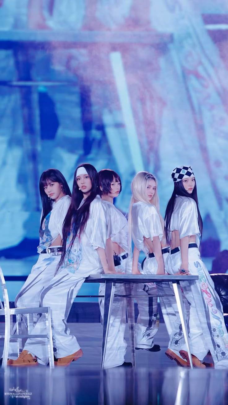 创意机构 Visual Track 的视觉总监兼首席执行官，她从事 K-pop 