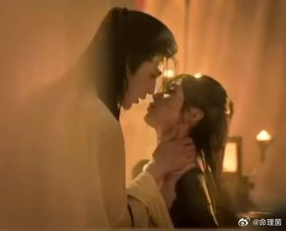 张凌赫喜欢浴池吻 好糟糕的原因好看吗 一集都没看过 讲啥的 