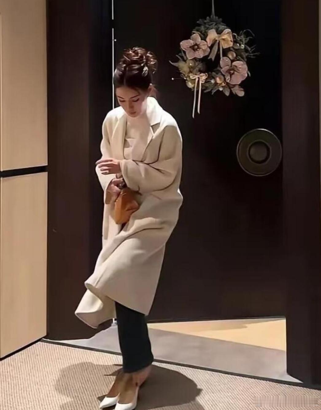汪小菲和马筱梅的婚房真的是缦合北京啊，果然瘦死的骆驼比马大。 ​ ​​​