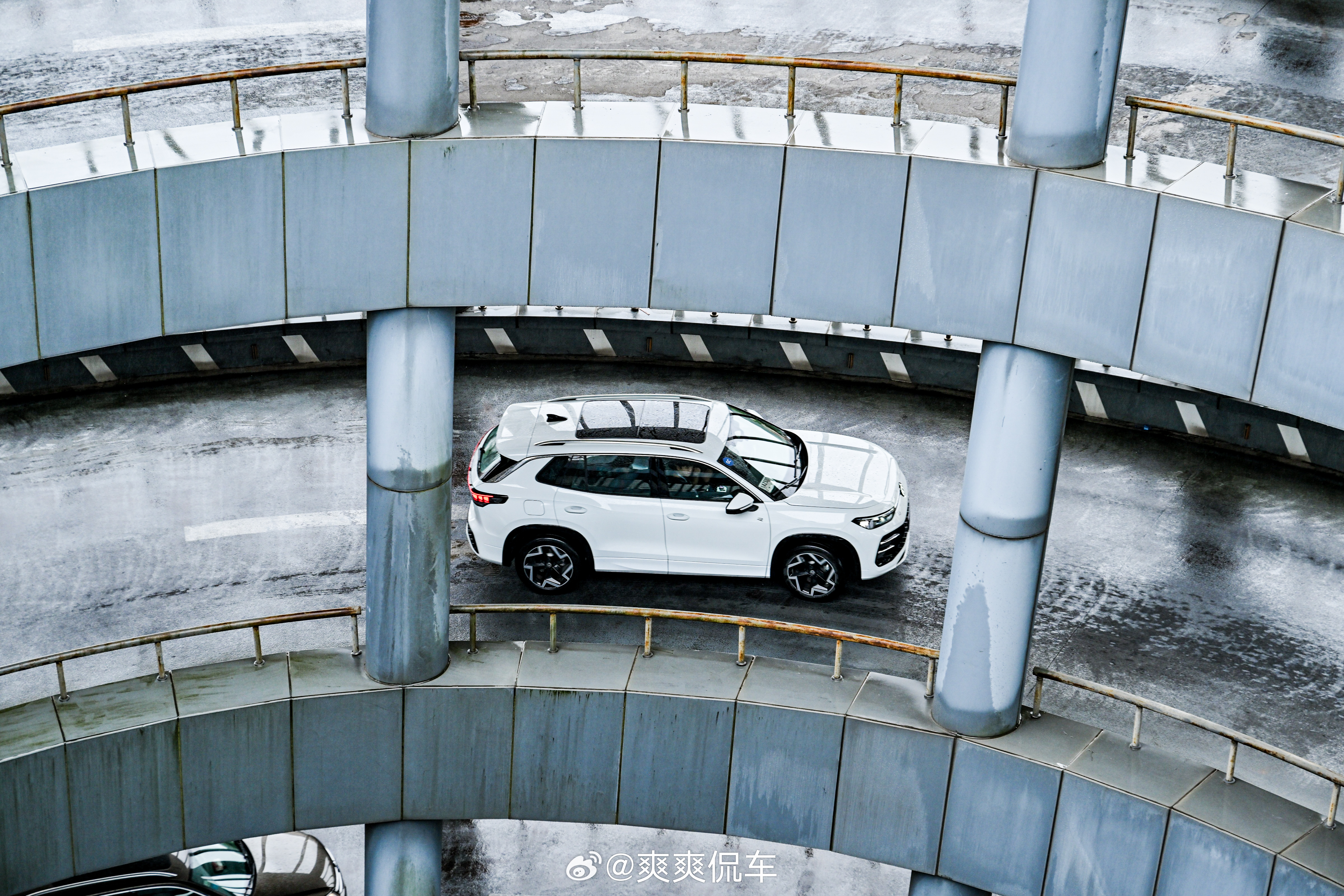大众这两台插混正式上市了，迈腾PHEV和探岳L PHEV，起售价都是16.99万