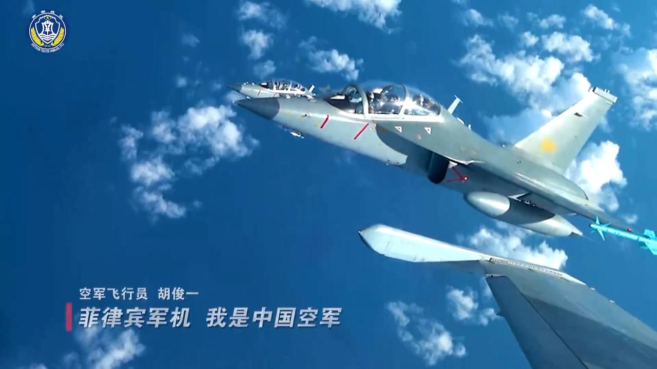 中国空军教练-10战斗教练机出击，央视画面公开，拦截，驱离菲律宾侦察机！根据央视