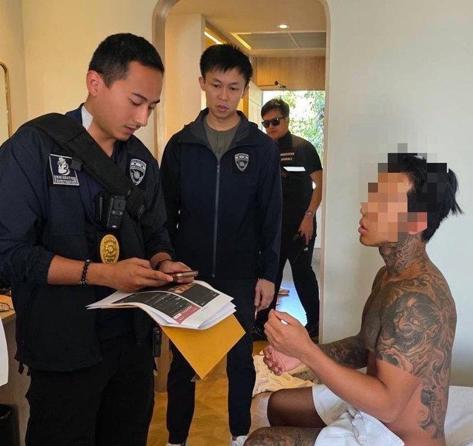 泰国警察突袭了芭堤雅一家酒店的房间，逮捕了一名韩国男子，此人是拥有超过 30 万