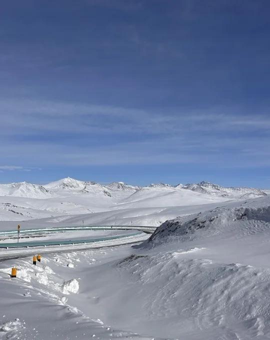 11月2日阿禾公路雪好厚
幸运的一天
阿勒泰居然是个大晴天
昨晚到的阿勒泰
今天