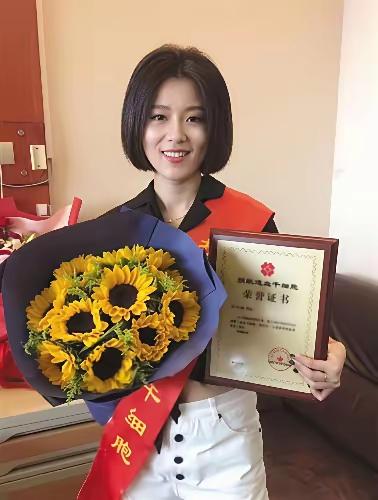 28岁女孩捐骨髓救陌生男孩，对方康复后一句话，让全网泪目

2017年深秋。
