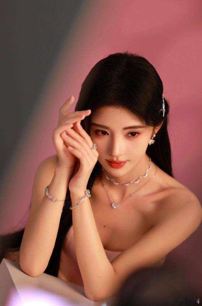 鞠婧祎  粉嫩少女，梦幻穿搭 ​​​
