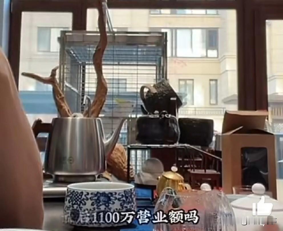 T佑吐槽有些主播所谓的选品就是定机制，阿扎我们卖货不试不卖，严格，踏实！

  