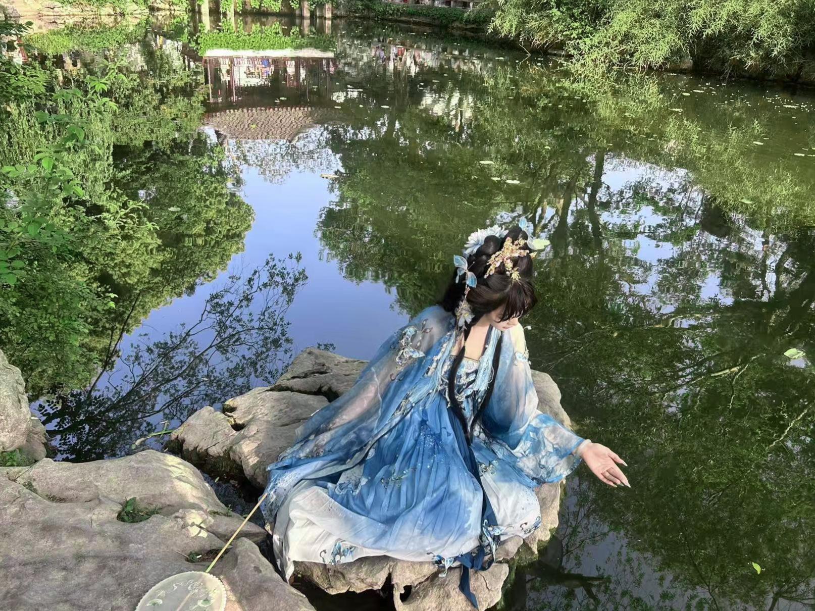 繁华落尽一场空。