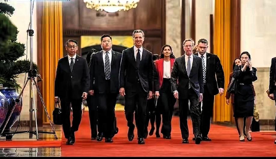 近期听说多架美国飞机降落中国，这背后可是大有文章。就在美国民主党“三连胜”之后，