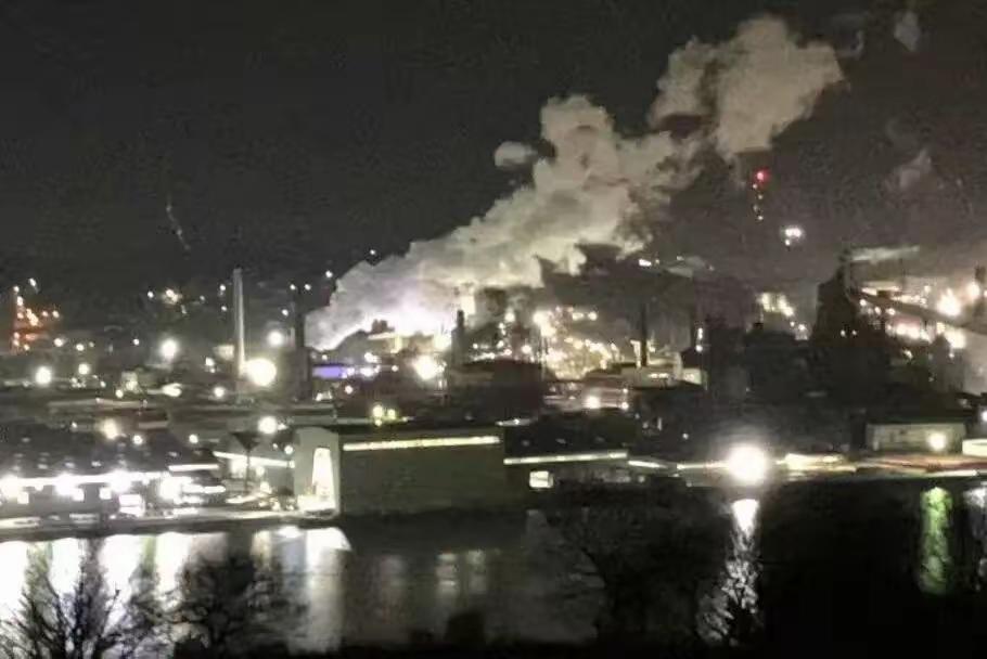 1. 日本北海道钢铁厂爆炸引发火灾 暂无人员伤亡：当地时间12月1日，日本北海道