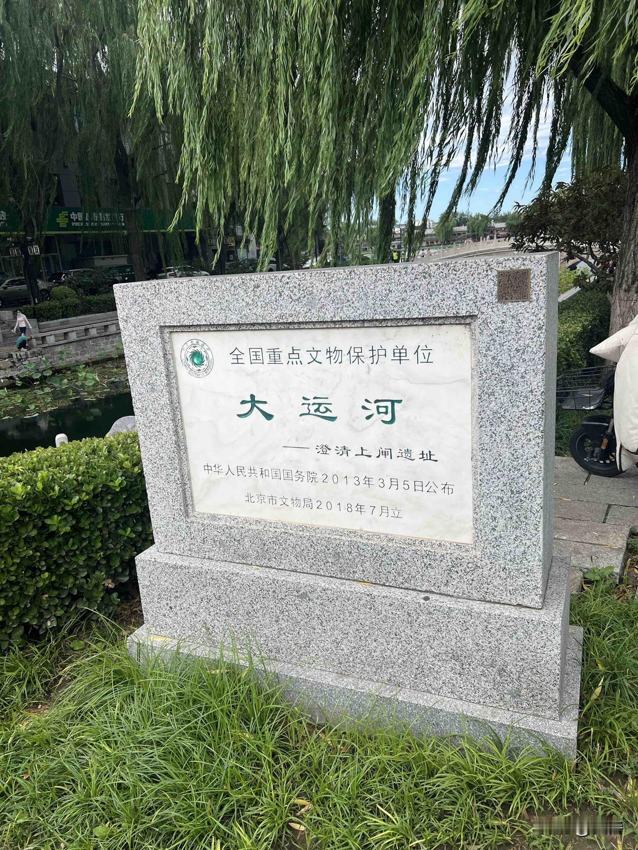 晒图笔记大赛万宁桥畔的荷花绽开怒放，有张大完颜的笑容，有似开似放微笑，有含苞欲放