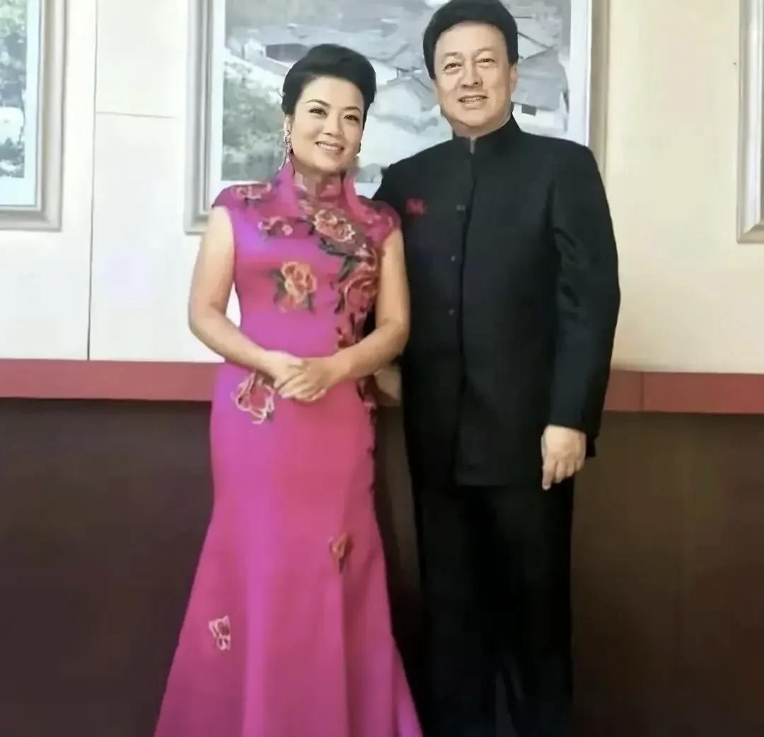 他们两个的歌声传遍了祖国大江大河，都是朴实大方的歌唱家，低调内敛，不做作。

张