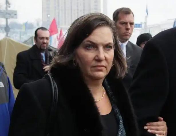 乌克兰悲剧的制造者、战争贩子、美国前副国务卿维多利亚.纽兰在接受采访时称，欧盟已