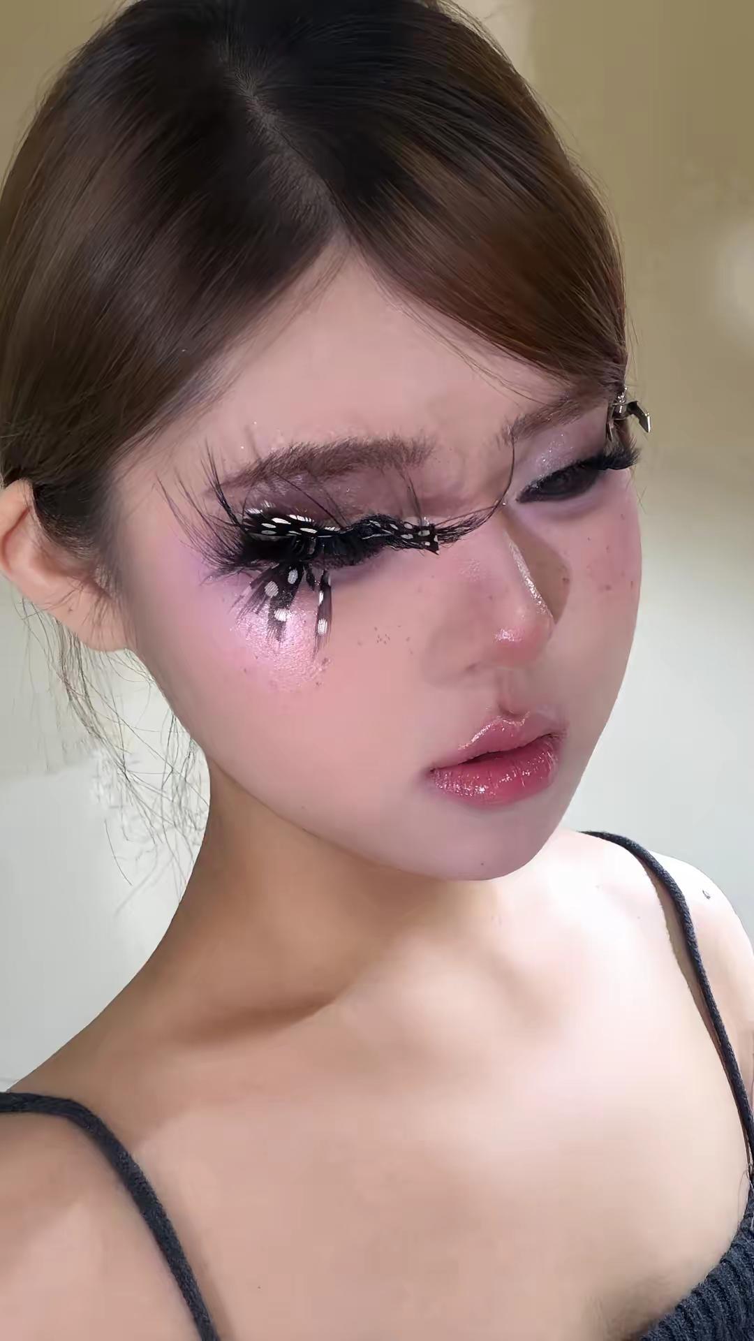 终于化这个妆容啦 妆容来自@饭饭只是一粒米