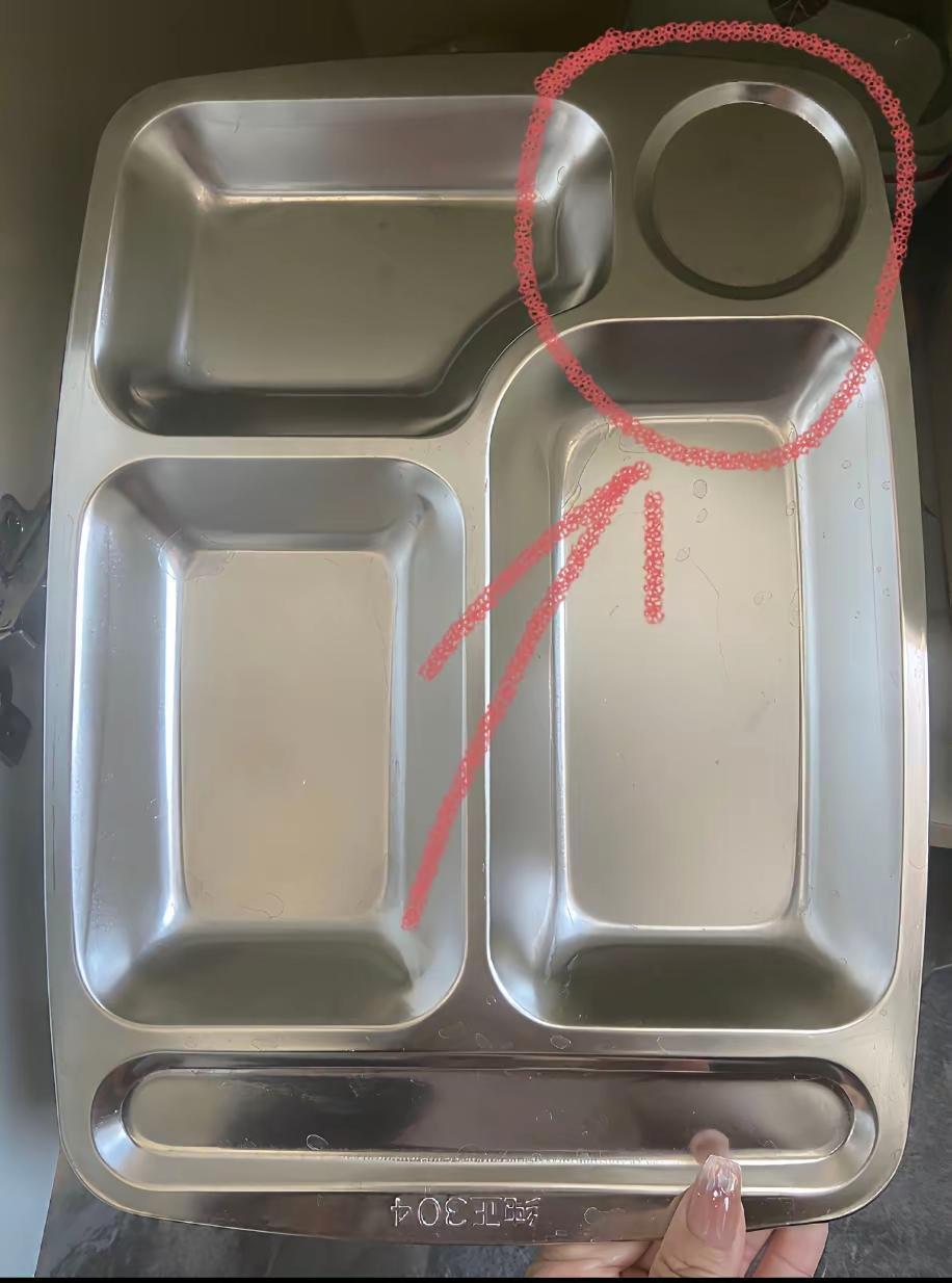这设计的初衷到底是放什么的？
有人说这是放鸡蛋的，磕一下，刚好可以放一个鸡蛋，也