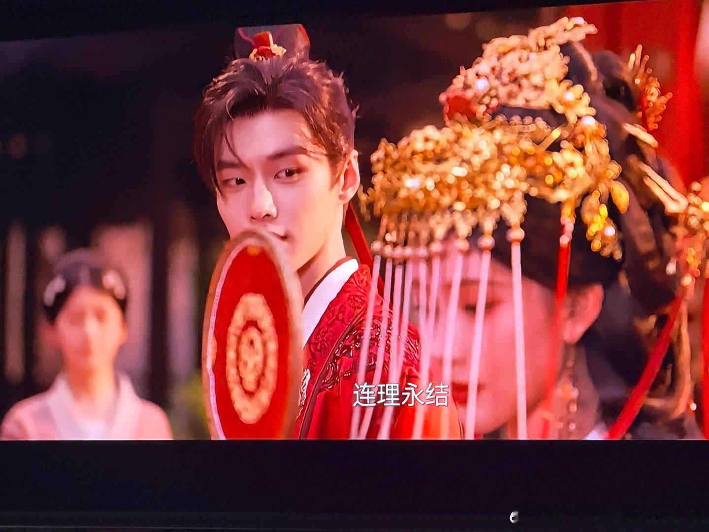 不累吗？你是太子，身份在那不敢坐啊😂好喜欢孟姐穿红衣，真好看🤩太子小心思，终