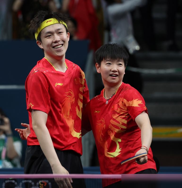 谁说国乒内战是走过场？孙颖莎和王曼昱在新加坡这场死磕，简直是把命豁出去在打，狠到