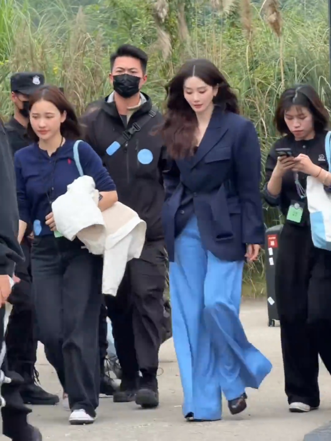 太喜欢看刘诗诗走路，步步生风，酷得要命