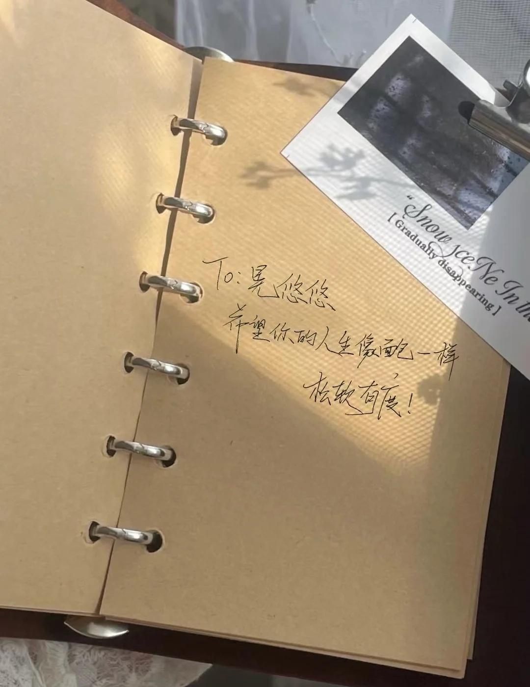一定有人愿意拥抱你的怯懦
宝宝我爱你[流泪]@iiio-泡沫 愿你被这个世界温柔