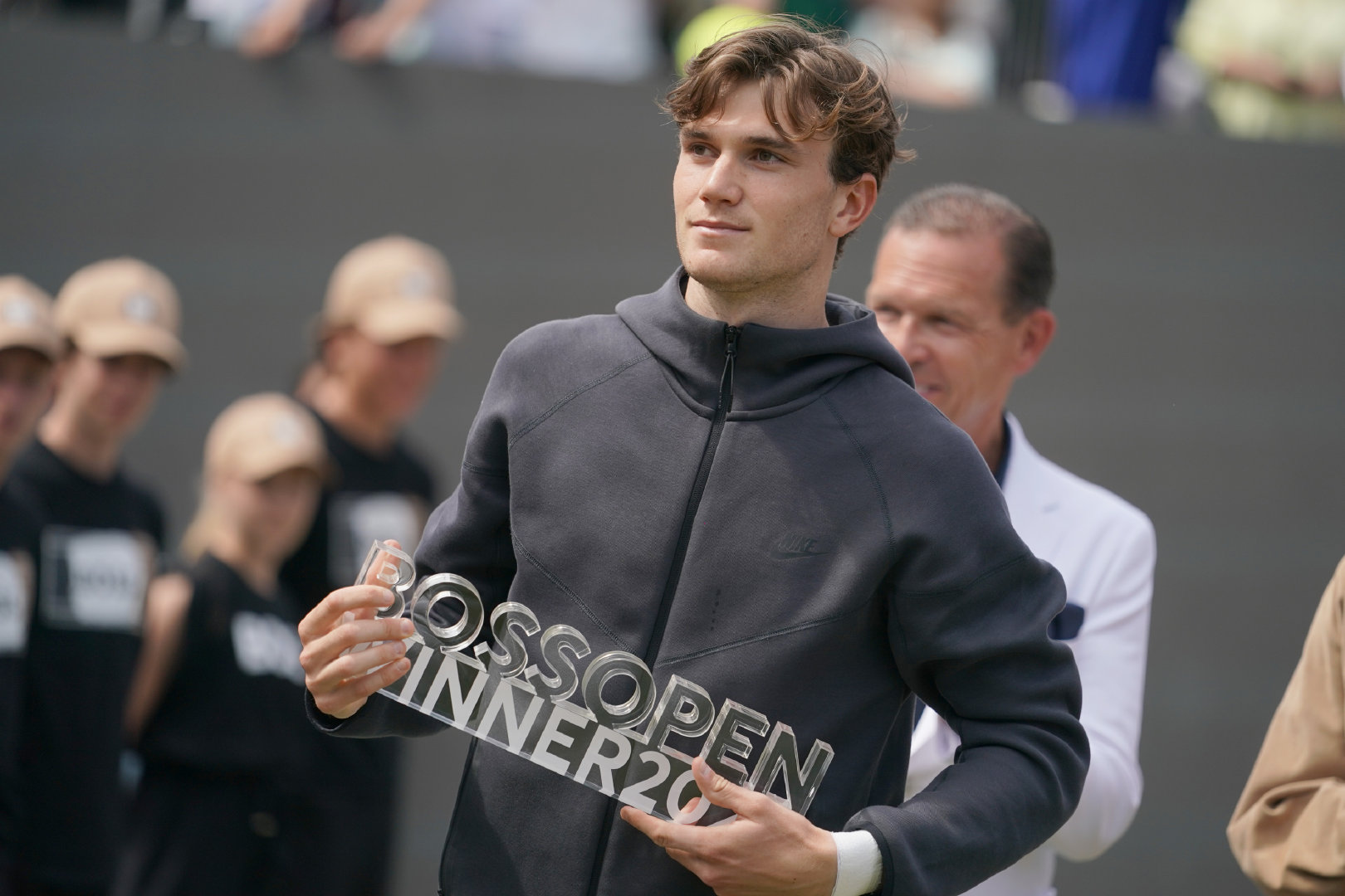 🌱上周草地赛事的冠军们🙌ATP250斯图加特：德雷珀🏆WTA250斯海尔托