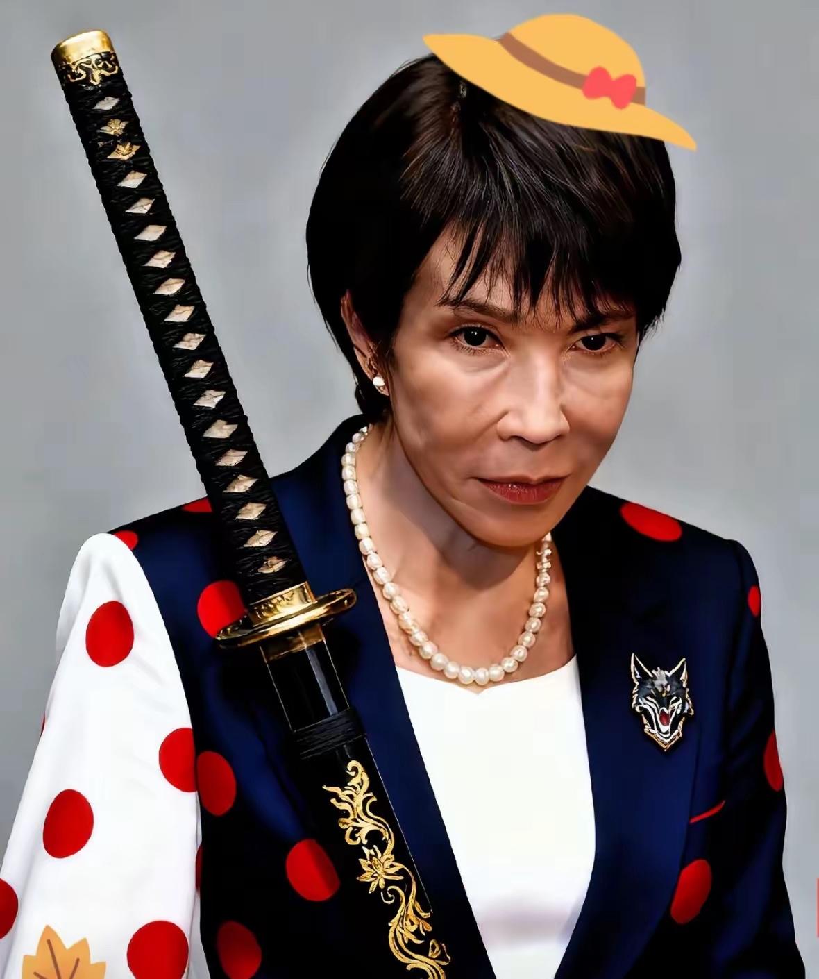 刚刚查了一下，日本国会大楼大厅，出现了令人震惊的一幕：高举 “拒绝成为战争前线！