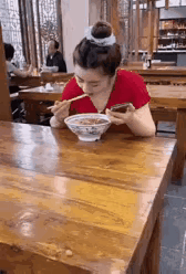 吃顿饭的功夫，居然顺带收获了个对象，这顿饭值麻了！
