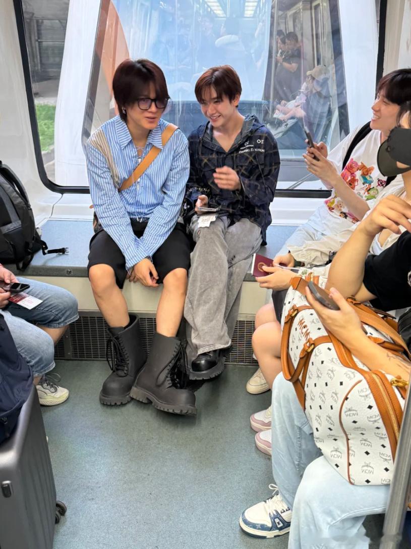首都机场偶遇石凯 井胧 高卿尘 ​​​