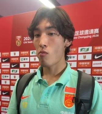 捧的越高，摔得越惨！18岁的布尼亚明在中国国家队明显水土不服，有点跟不上队友节奏
