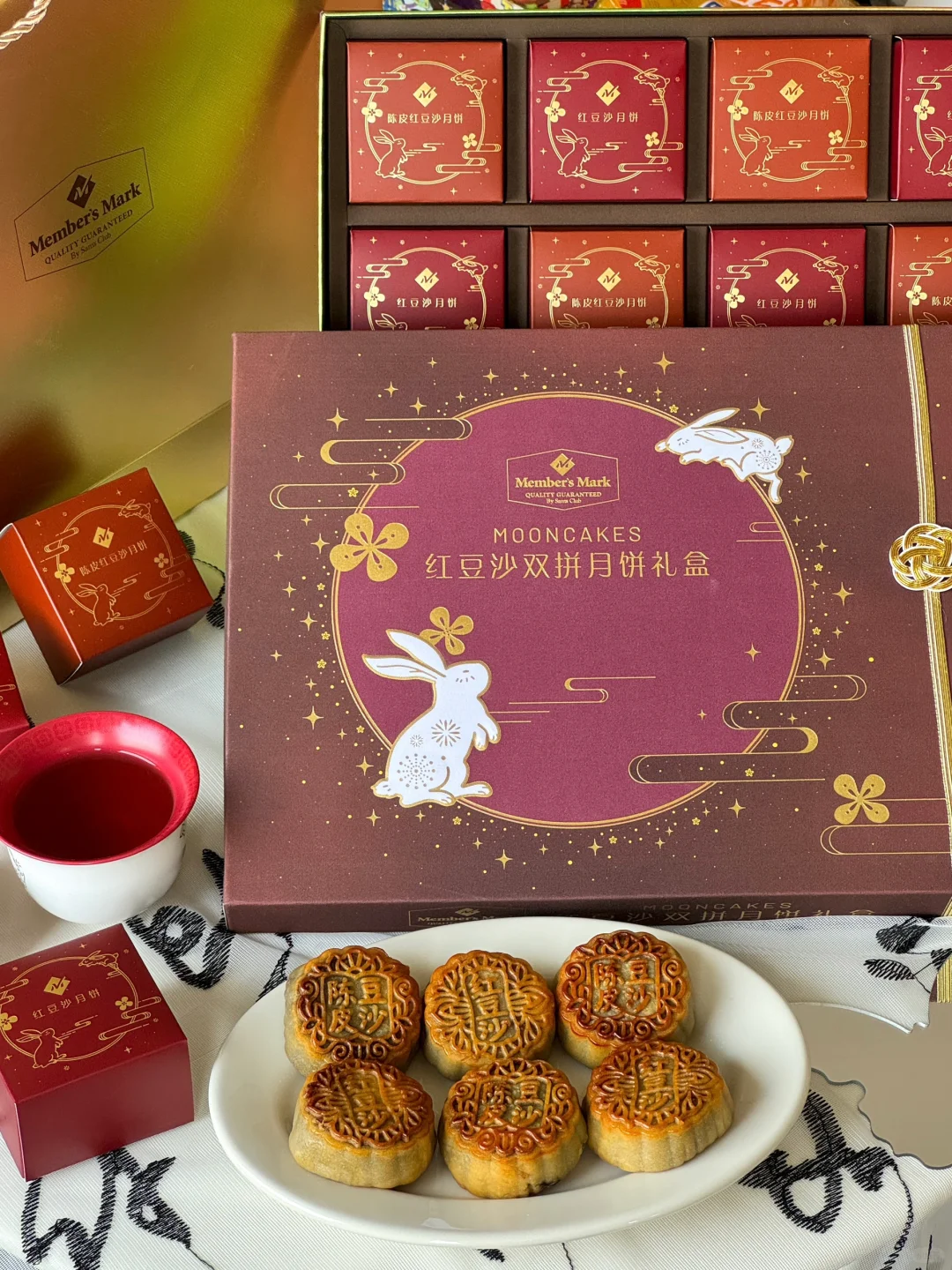 今年终于买对了月饼！！陈皮豆沙好好吃啊。。。