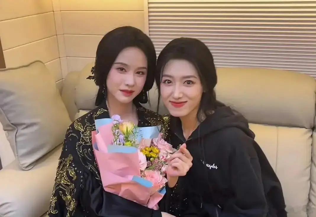 嘟嘟这个替身感觉比她更漂亮🤔 