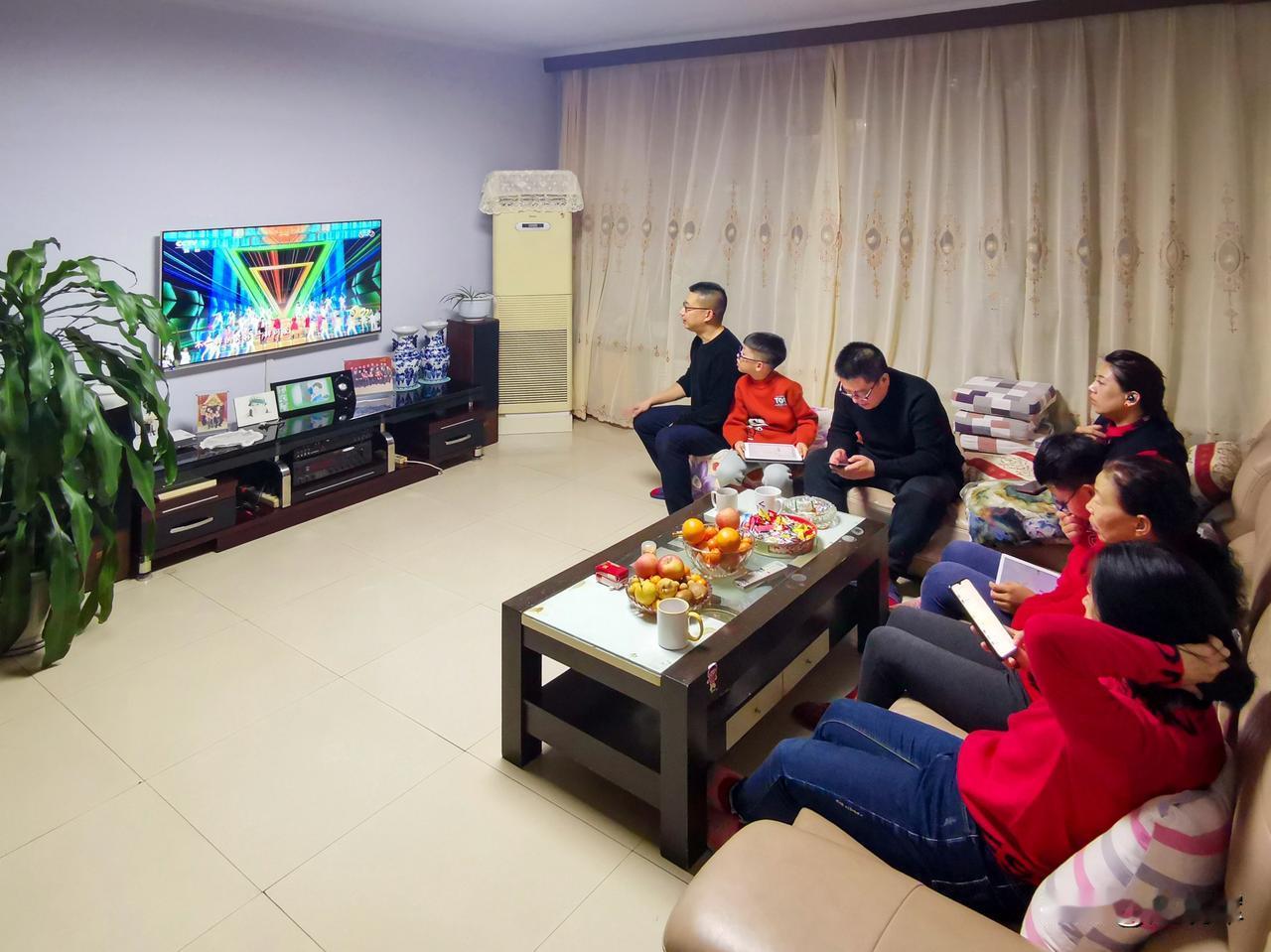 这么说也对也不对。对的是，我热爱摄影，的确需要“亲情浓浓”的照片；不对的是，春节