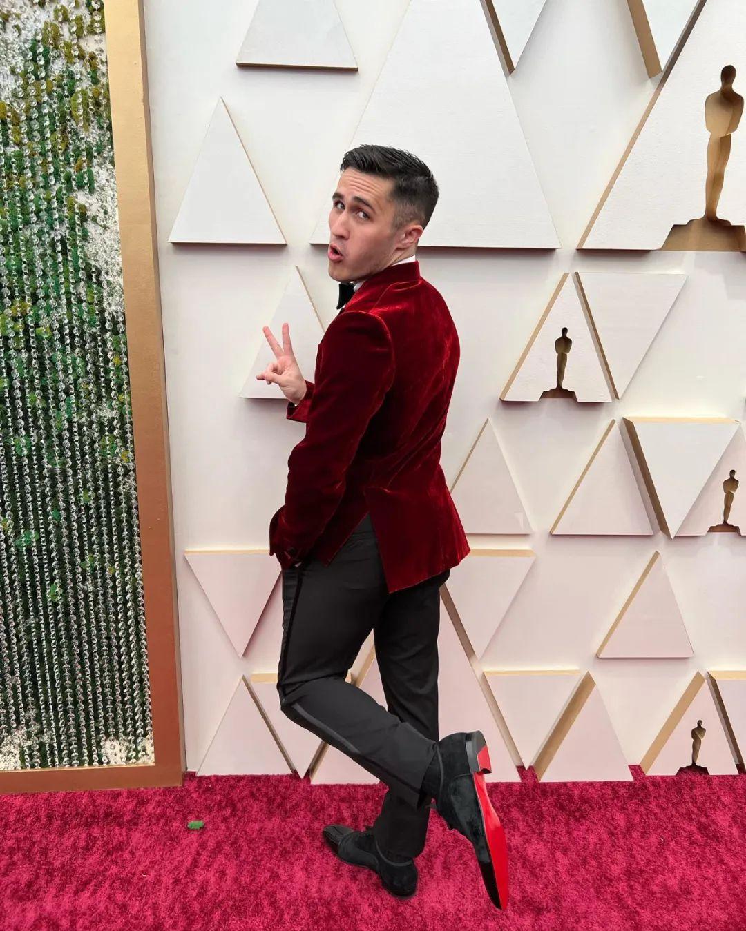 今年25岁的菲律宾裔搞笑网红 Chris Olsen（克里斯·奥尔森）近几年在好