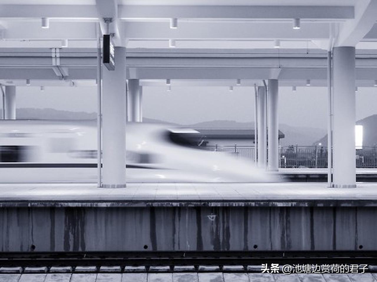 你觉得中国在哪些领域超越了美国 中国在不少领域已超越美国。
交通上，中国高铁运营