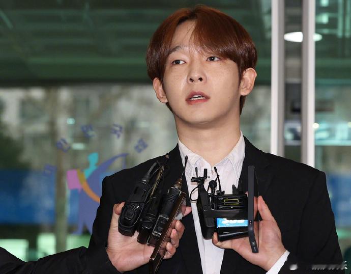 南太铉被判有期徒刑1年 据韩媒，9日，南太铉因酒后驾车被判处有期徒刑1年，并处罚