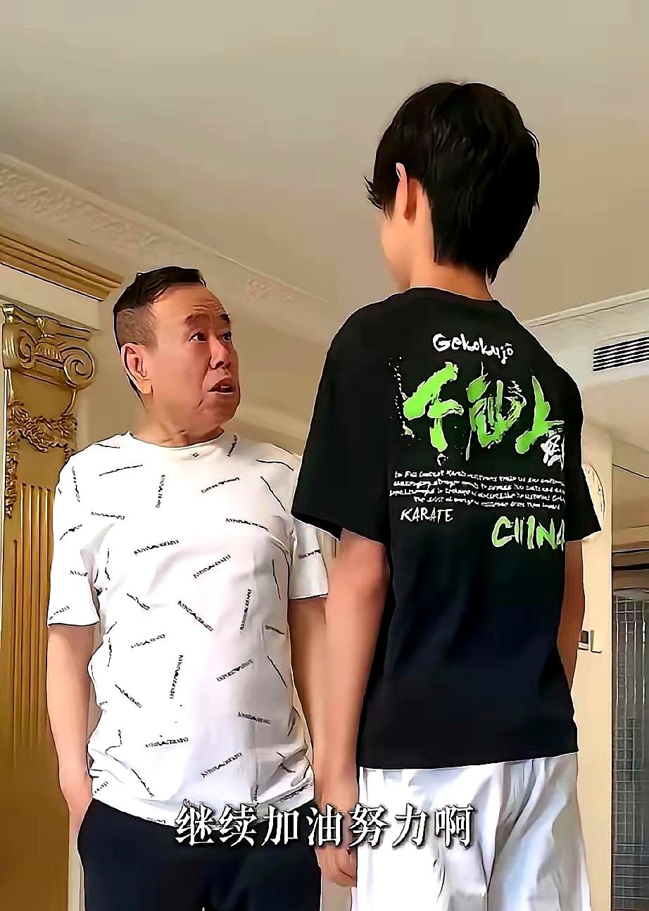 1.83米的高富帅爹配上1.62米的妈，生个儿子12岁了，个头居然堪堪跟1.58