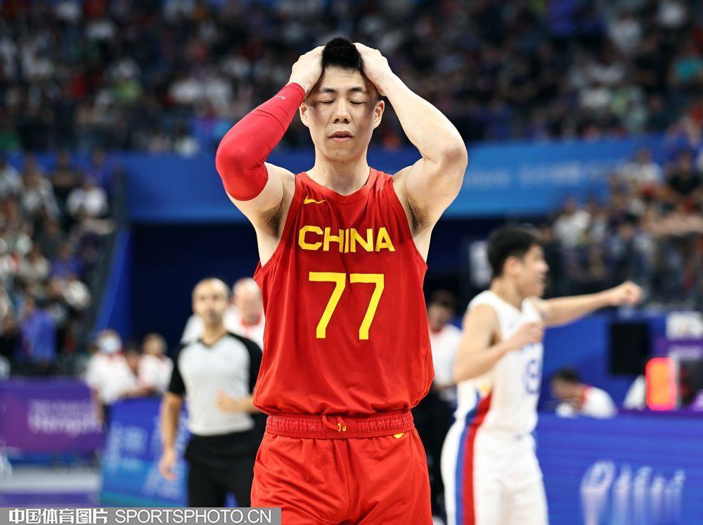 冷静下来再仔细回看中国男篮最后一攻仍疑惑不解，23.3秒的充裕进攻时间就打成这样