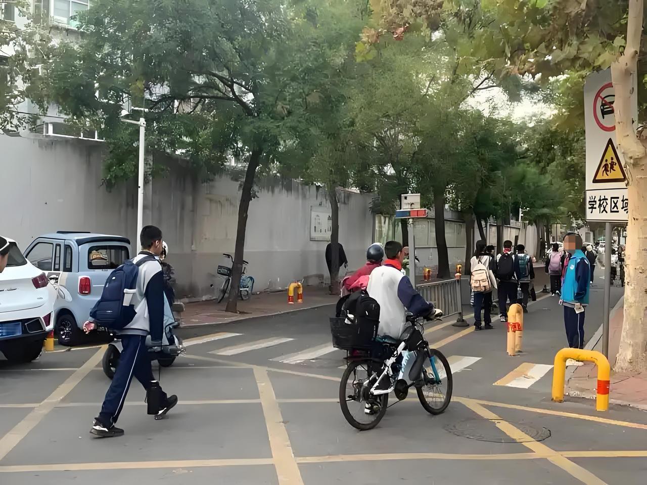 后悔死了，早知道这么干孩子就不会被分流了[流泪]：
1. 别觉得才刚刚初一就放任