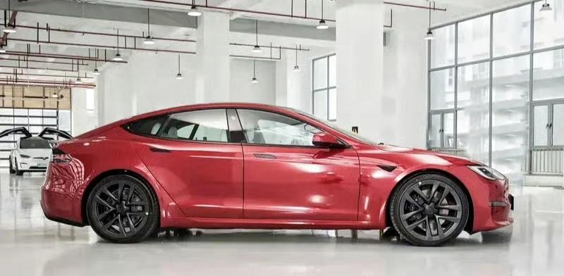 【特斯拉Model S Plaid全新运动座椅上线 配备Plaid专属标识】座椅