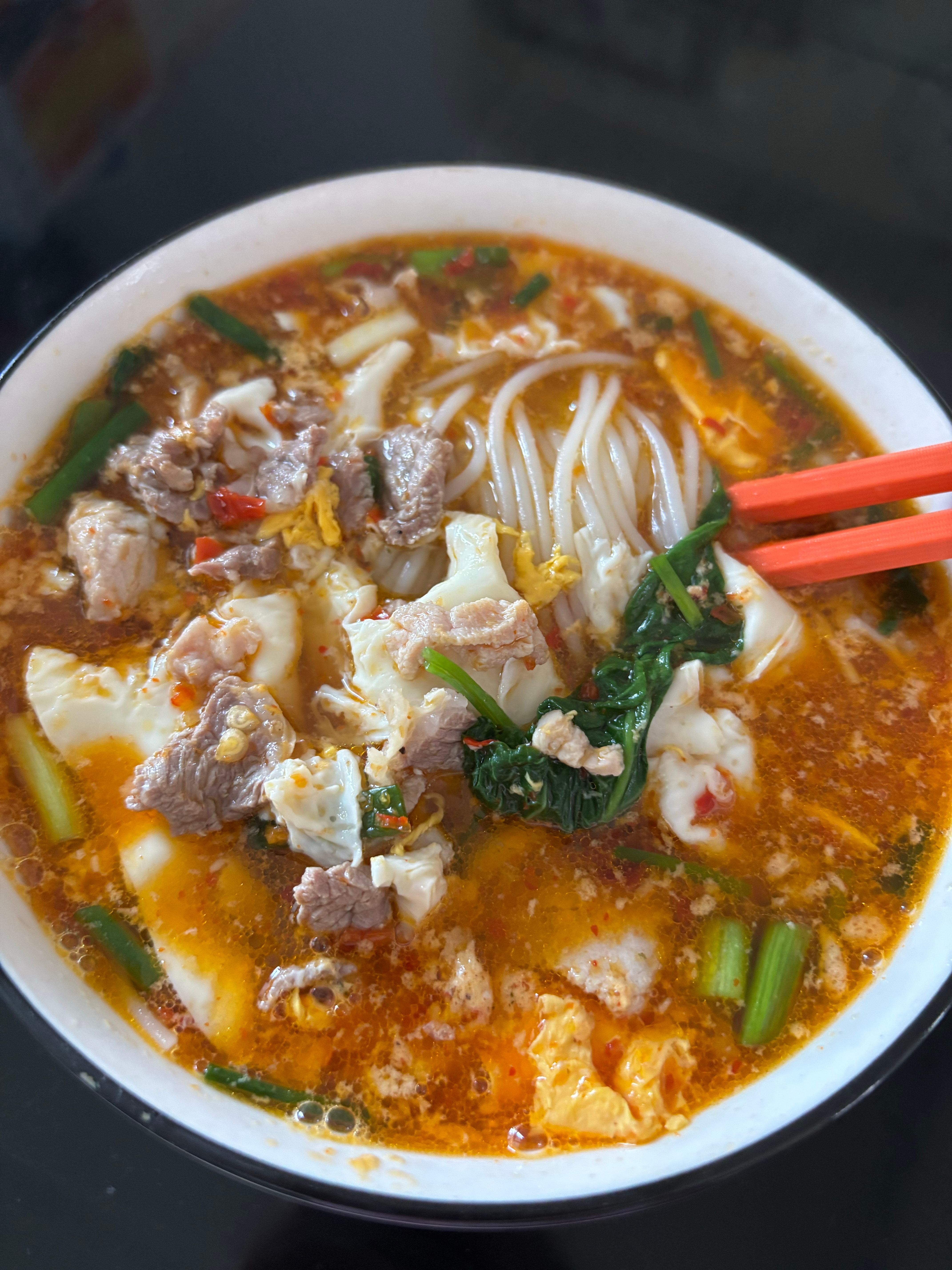 嗦粉嗦粉 吃饱饱继续躺