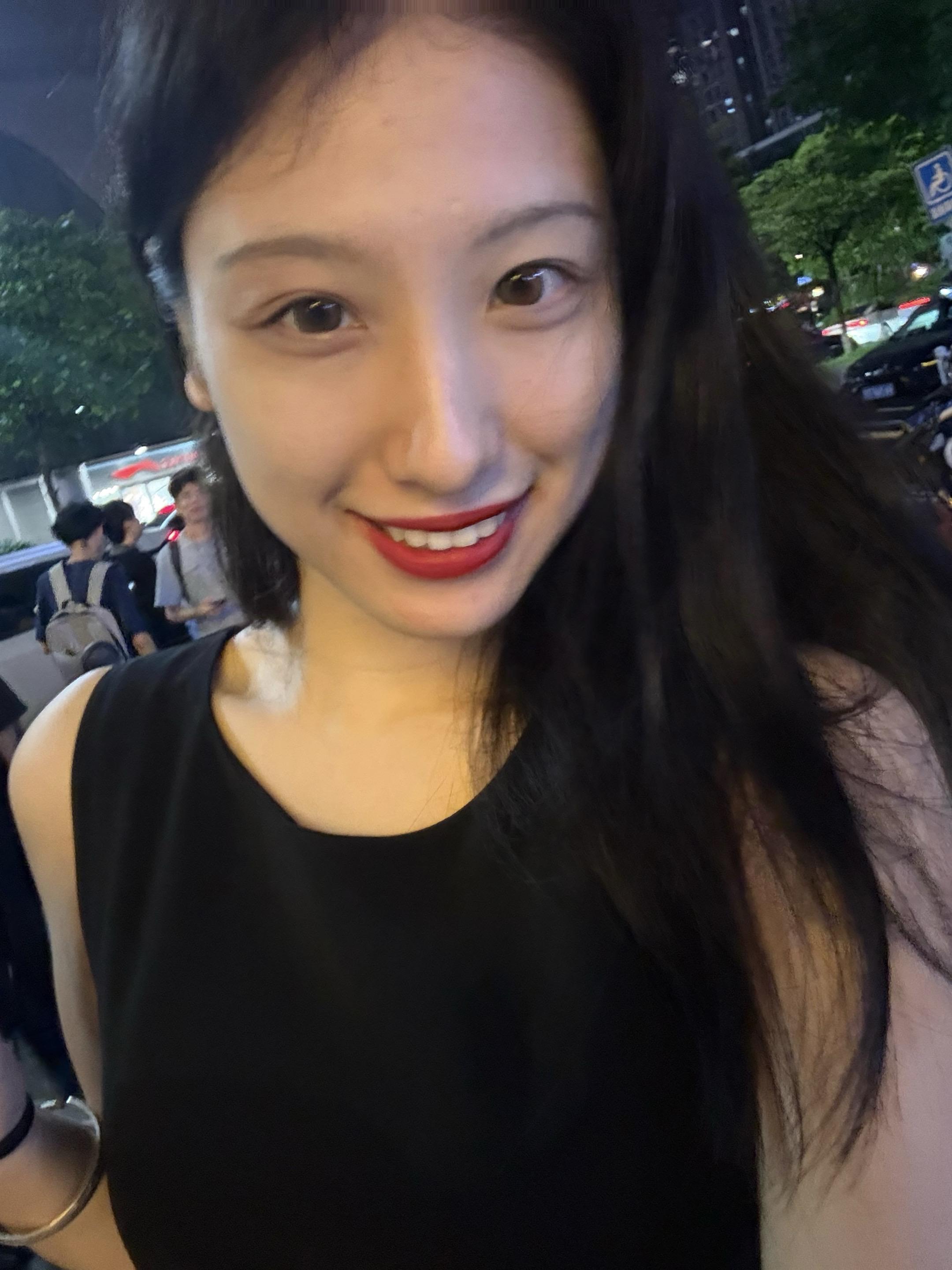 不知名美女 街边晚风
