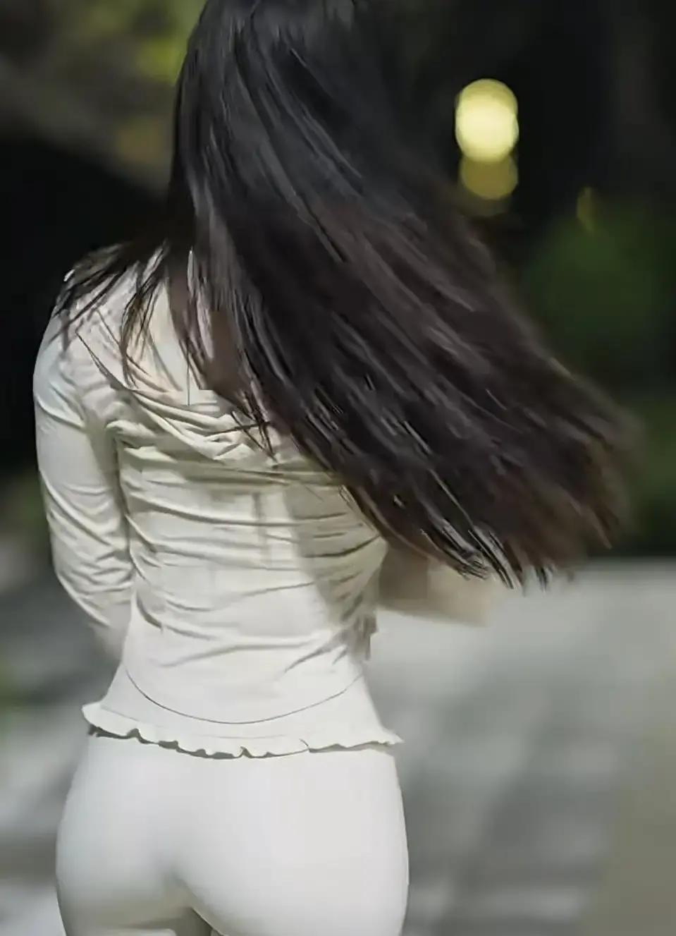 刷到个离谱事。
一女的被医院误诊乳腺癌，当场崩溃，觉得命都快没了，先刷信用卡提了