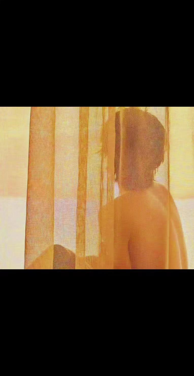 3张Live照掀全网热议！张真源白发裸上身 16分钟新歌破百万评
 
内娱开年的