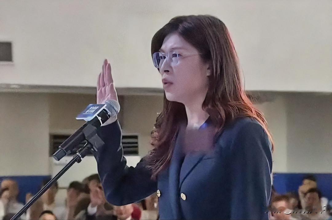 谁能想到，争议满满的傅崐萁，反倒成了蓝营的