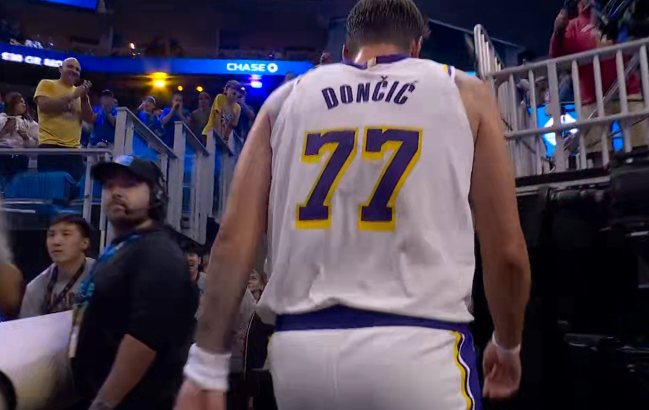 最多落后25分的勇士在第二节发起绝地反击，半场结束时追到53比53。nba ​​