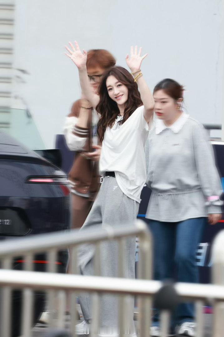 李小冉队857票 李小冉组857票，比小考时进步太多了。虽然不是技术最强的，但三